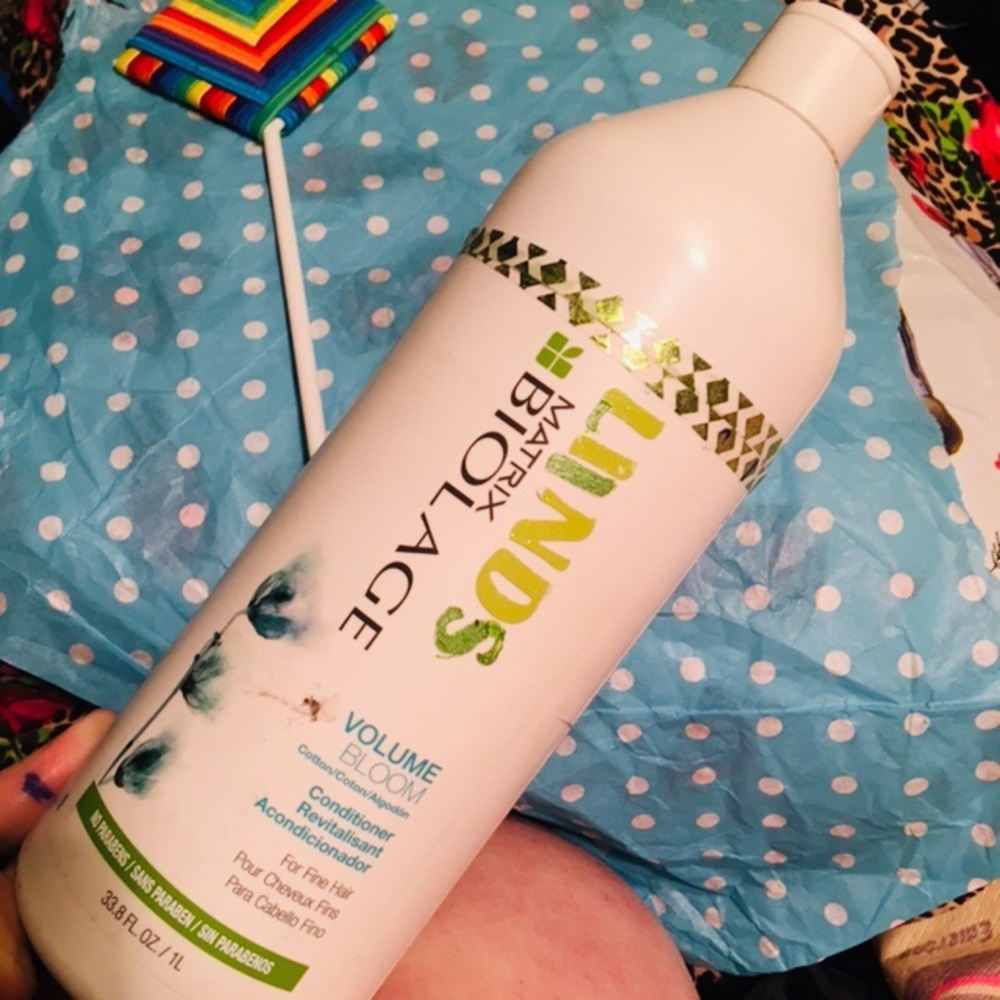 MATRIX BIOLAGE VOLUME BLOOM 33.8oz $30RT NEW COND.